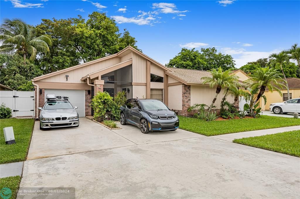 For Sale: $670,000 (3 beds, 2 baths, 1580 Square Feet)