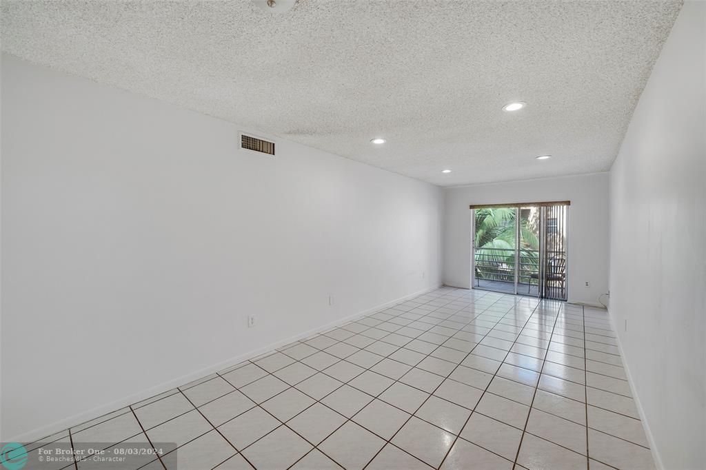 Recently Rented: $1,600 (1 beds, 1 baths, 750 Square Feet)