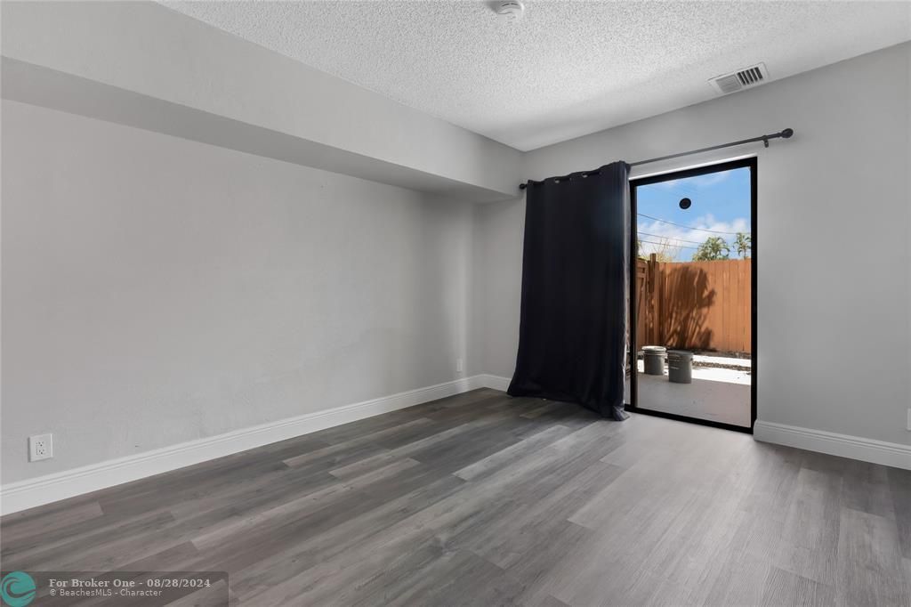 For Sale: $355,000 (3 beds, 2 baths, 1550 Square Feet)