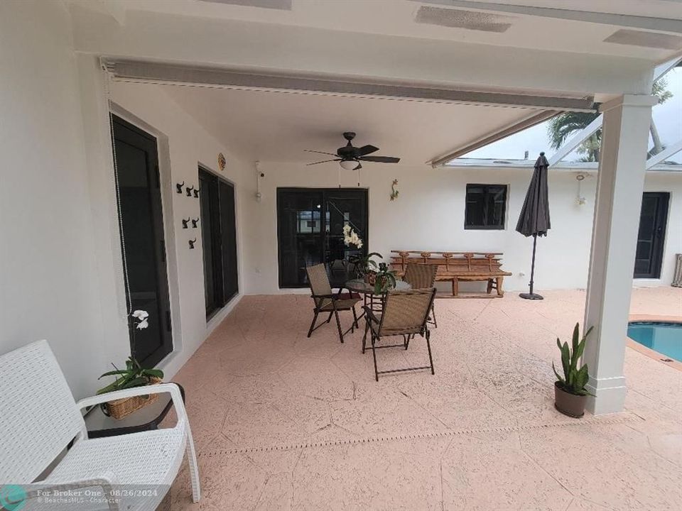 En Venta: $635,000 (3 camas, 2 baños, 1401 Pies cuadrados)