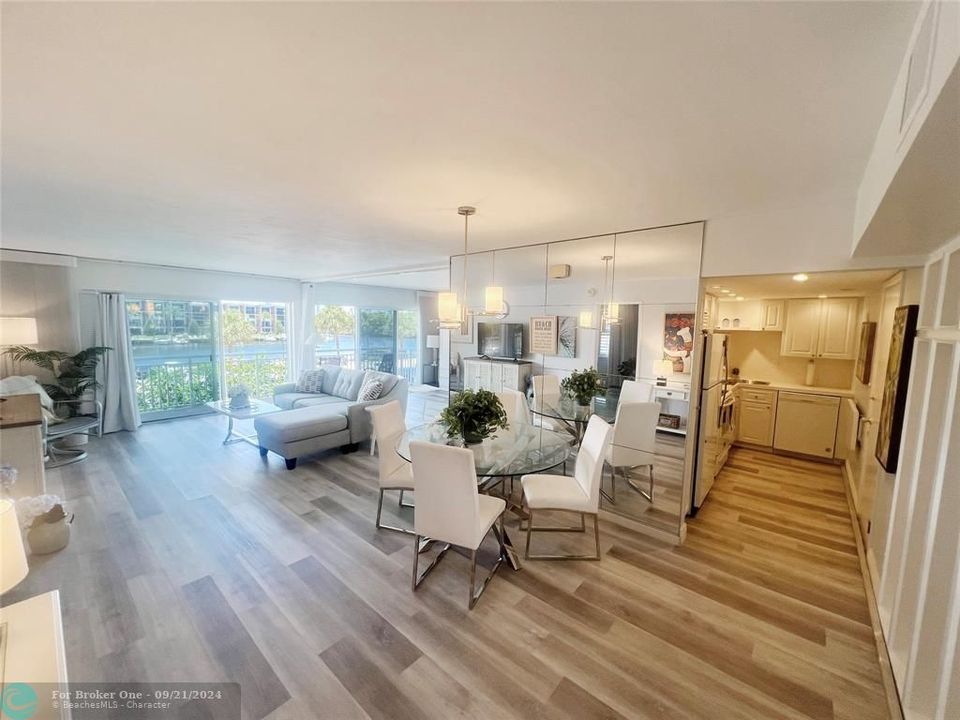 For Sale: $445,000 (2 beds, 2 baths, 1002 Square Feet)