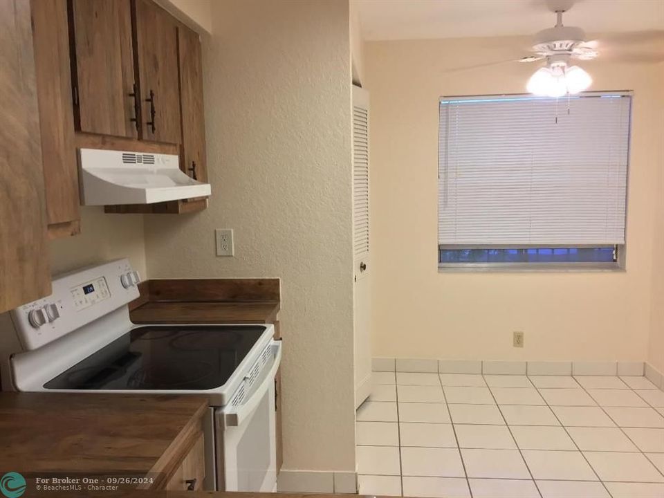 For Sale: $172,900 (2 beds, 2 baths, 1100 Square Feet)