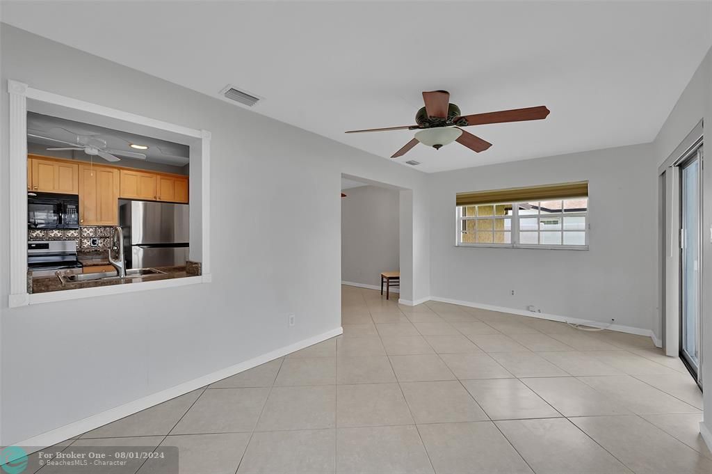 Vendido Recientemente: $449,999 (2 camas, 2 baños, 1160 Pies cuadrados)