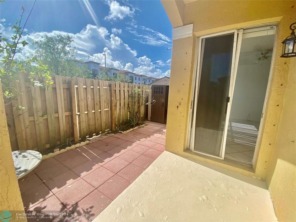 For Rent: $2,900 (3 beds, 2 baths, 1160 Square Feet)