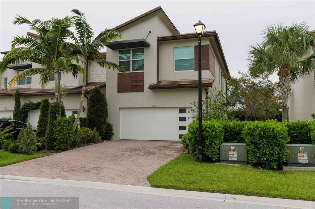 For Sale: $565,000 (3 beds, 2 baths, 2096 Square Feet)