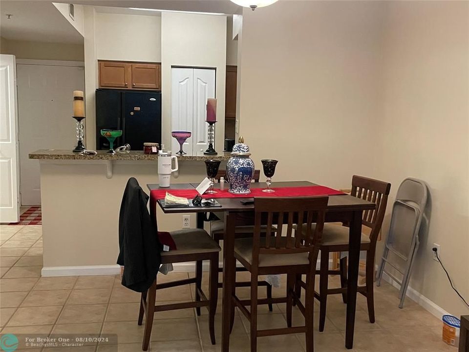 For Sale: $309,000 (1 beds, 1 baths, 849 Square Feet)