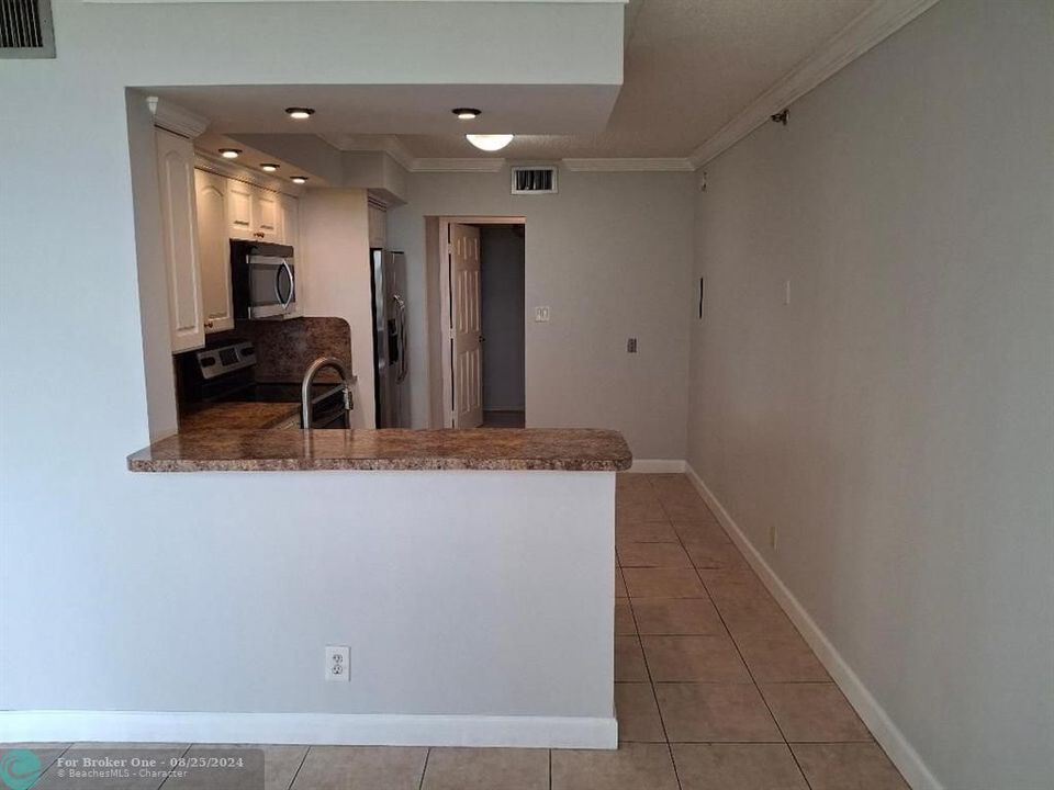 Active With Contract: $2,300 (2 beds, 2 baths, 1250 Square Feet)