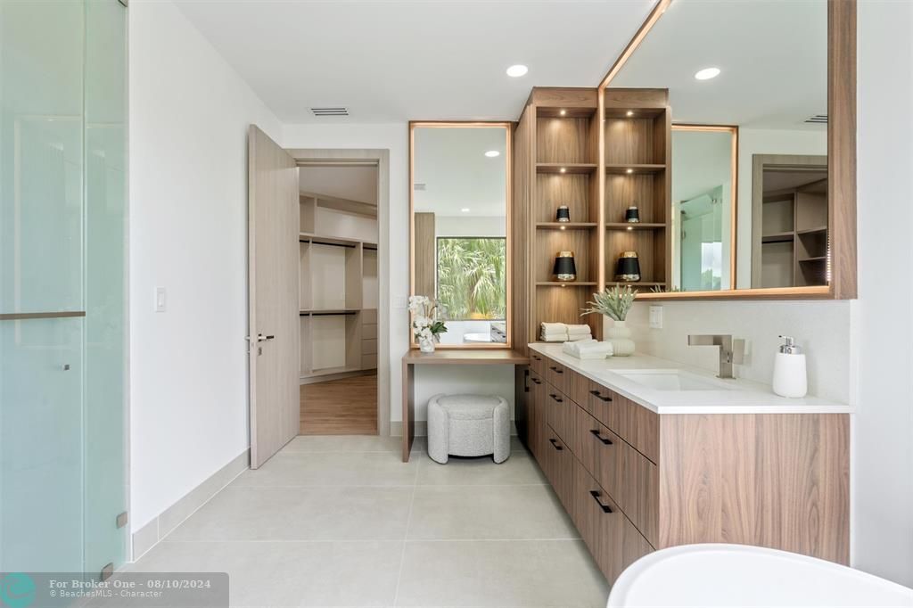 Recently Sold: $1,595,000 (5 beds, 4 baths, 3151 Square Feet)