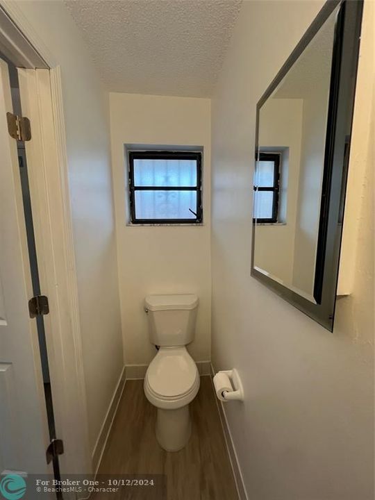 Active With Contract: $2,350 (2 beds, 1 baths, 1160 Square Feet)