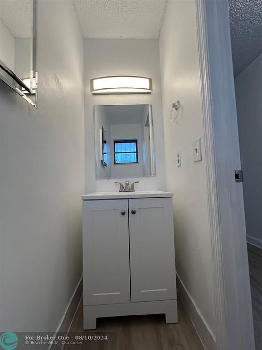 Active With Contract: $2,350 (2 beds, 1 baths, 1160 Square Feet)