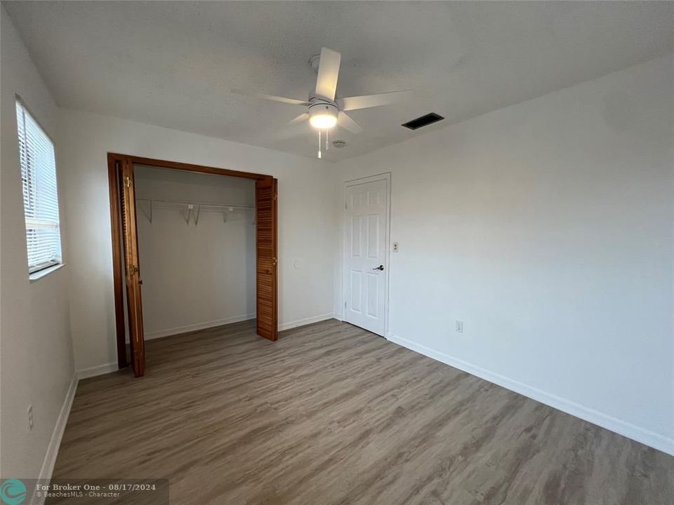 Active With Contract: $2,350 (2 beds, 1 baths, 1160 Square Feet)