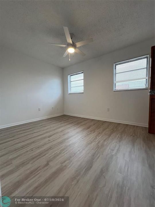 Active With Contract: $2,350 (2 beds, 1 baths, 1160 Square Feet)