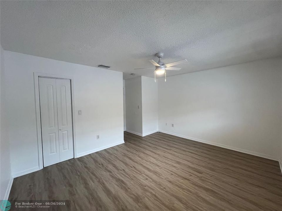 Active With Contract: $2,350 (2 beds, 1 baths, 1160 Square Feet)