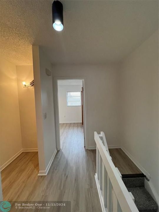 Active With Contract: $2,350 (2 beds, 1 baths, 1160 Square Feet)