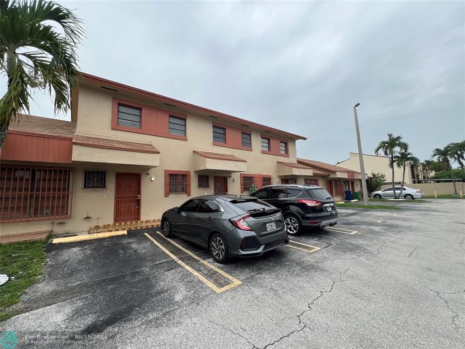 Active With Contract: $2,350 (2 beds, 1 baths, 1160 Square Feet)