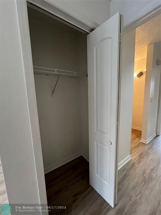 Active With Contract: $2,350 (2 beds, 1 baths, 1160 Square Feet)