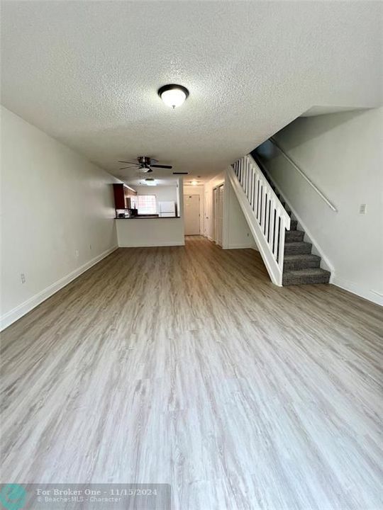 Active With Contract: $2,350 (2 beds, 1 baths, 1160 Square Feet)