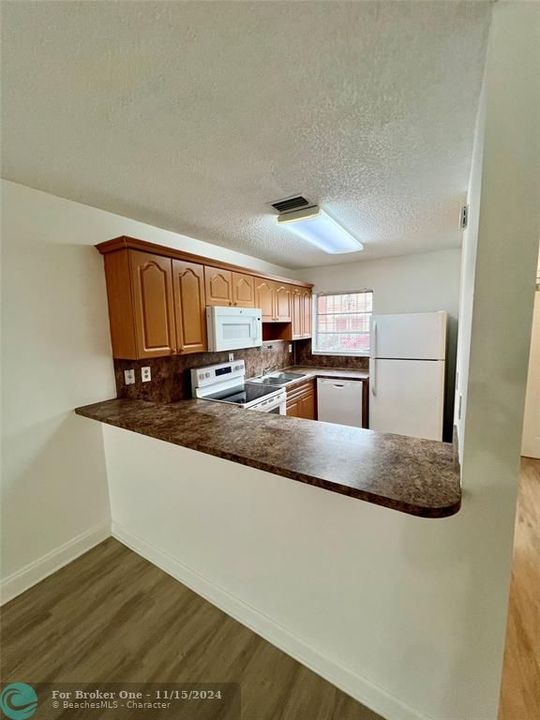 Active With Contract: $2,350 (2 beds, 1 baths, 1160 Square Feet)