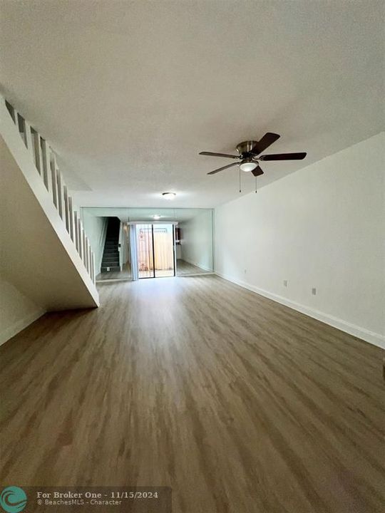 Active With Contract: $2,350 (2 beds, 1 baths, 1160 Square Feet)