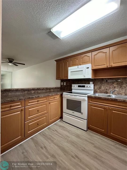 Active With Contract: $2,350 (2 beds, 1 baths, 1160 Square Feet)