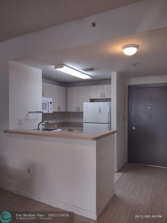 Recently Rented: $2,350 (1 beds, 1 baths, 640 Square Feet)