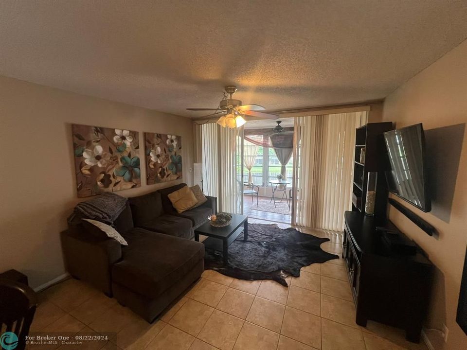 For Rent: $2,300 (2 beds, 2 baths, 1100 Square Feet)