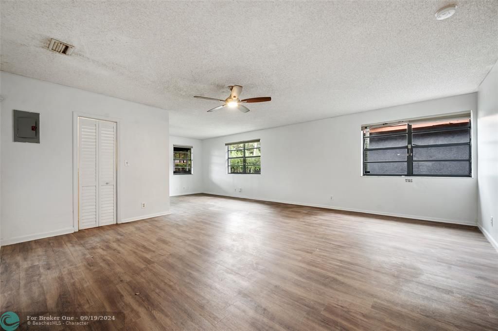 Active With Contract: $468,000 (4 beds, 2 baths, 2039 Square Feet)