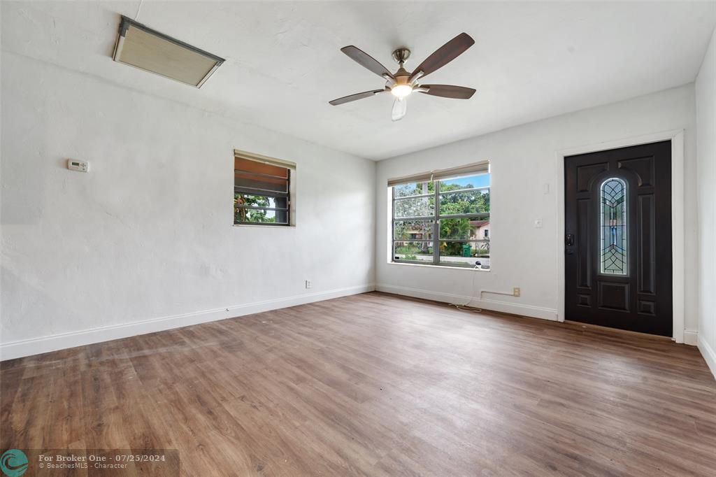 Active With Contract: $468,000 (4 beds, 2 baths, 2039 Square Feet)