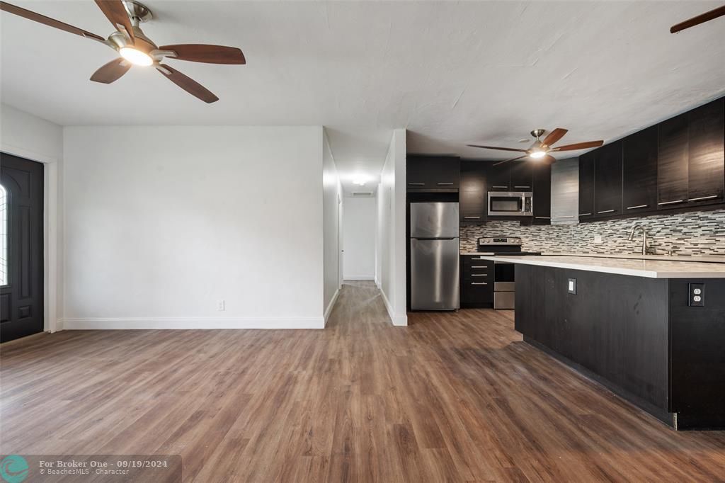 Active With Contract: $468,000 (4 beds, 2 baths, 2039 Square Feet)