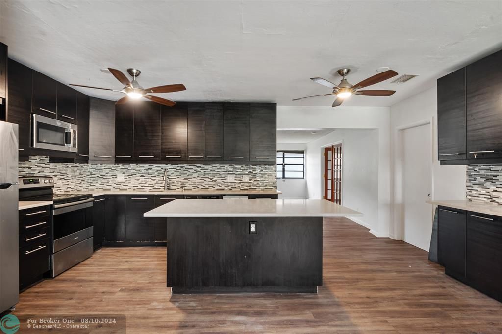 Active With Contract: $468,000 (4 beds, 2 baths, 2039 Square Feet)