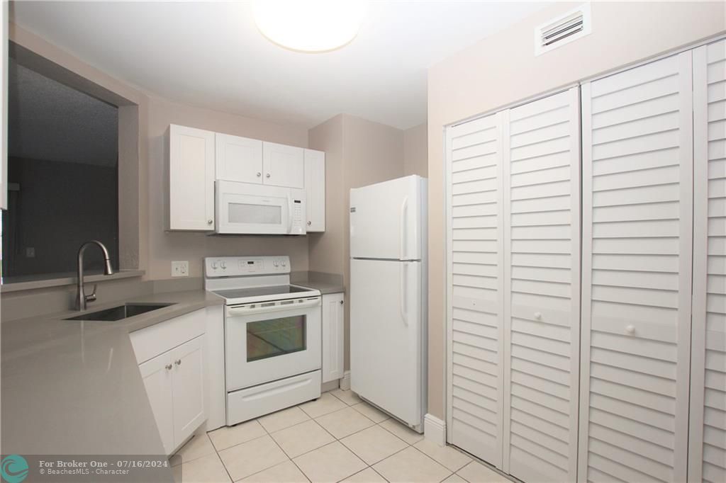 For Rent: $2,050 (2 beds, 2 baths, 1200 Square Feet)