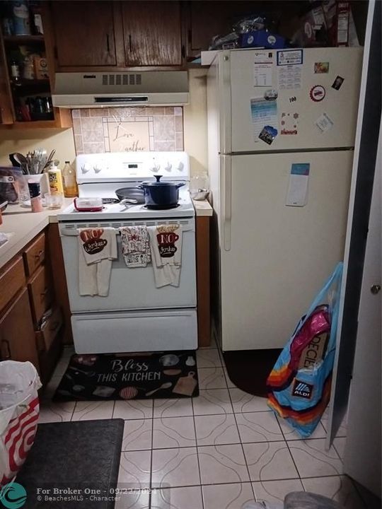 For Sale: $158,888 (2 beds, 1 baths, 1100 Square Feet)