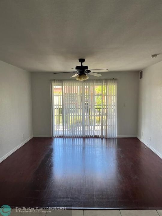 Active With Contract: $1,900 (2 beds, 2 baths, 1070 Square Feet)