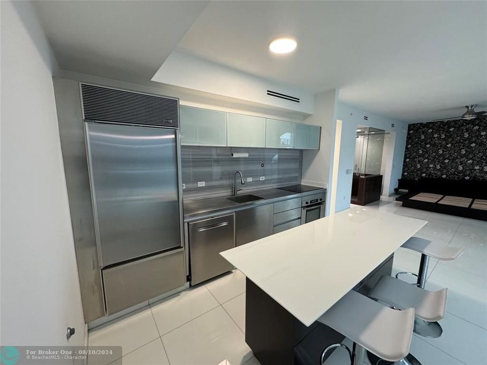 Recently Rented: $3,450 (1 beds, 1 baths, 808 Square Feet)