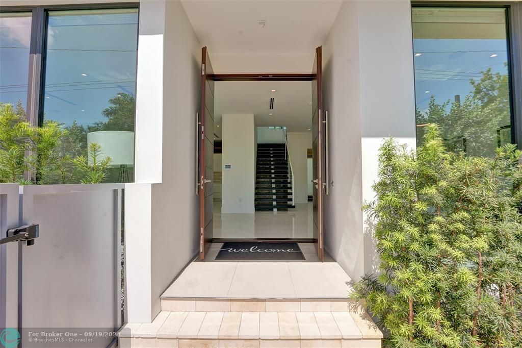 En Venta: $3,495,000 (4 camas, 5 baños, 3600 Pies cuadrados)