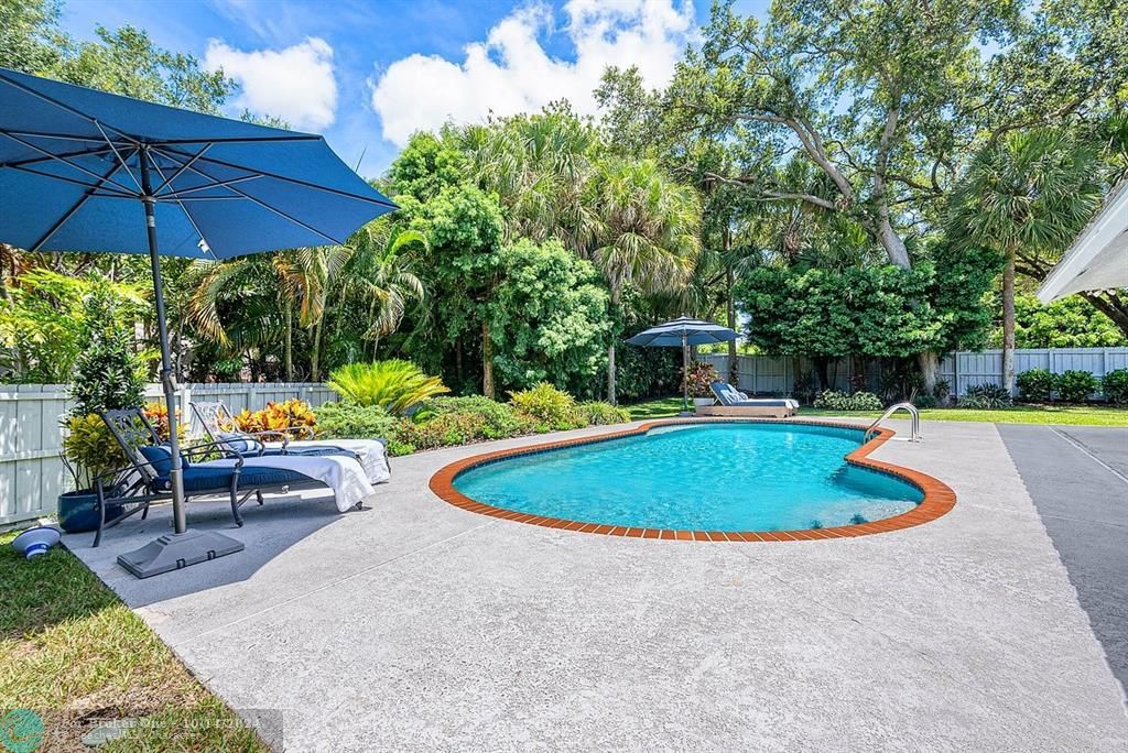 Recently Sold: $1,195,000 (4 beds, 2 baths, 2443 Square Feet)