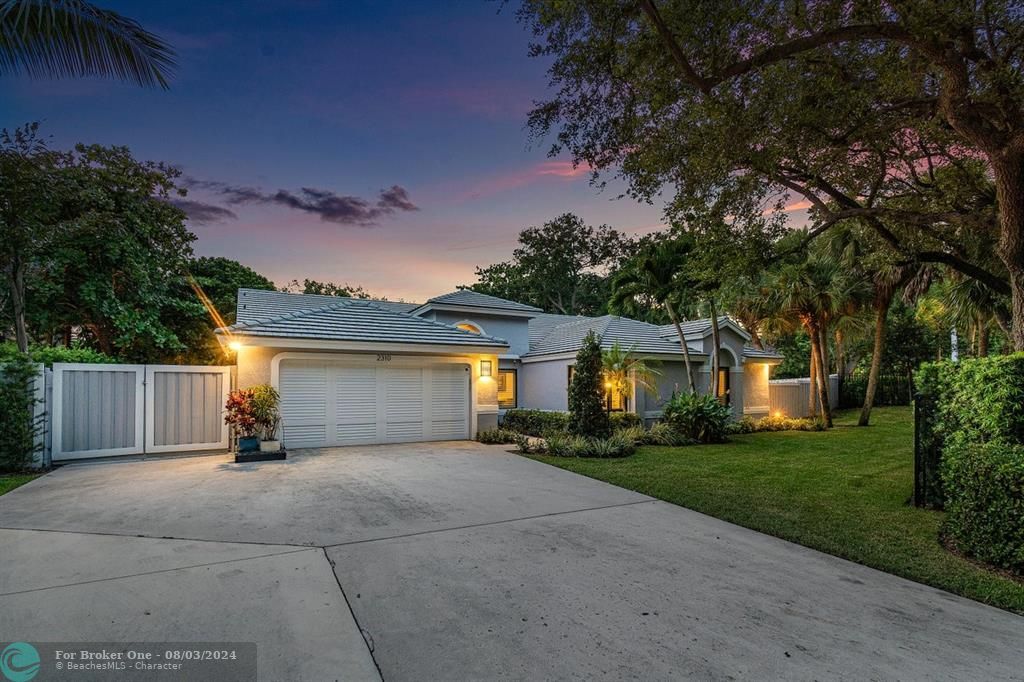 For Sale: $1,195,000 (4 beds, 2 baths, 2443 Square Feet)