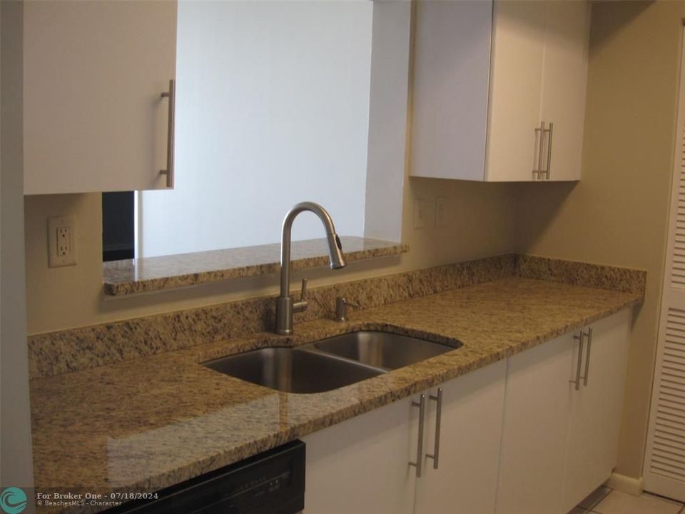 For Rent: $3,200 (2 beds, 2 baths, 1110 Square Feet)