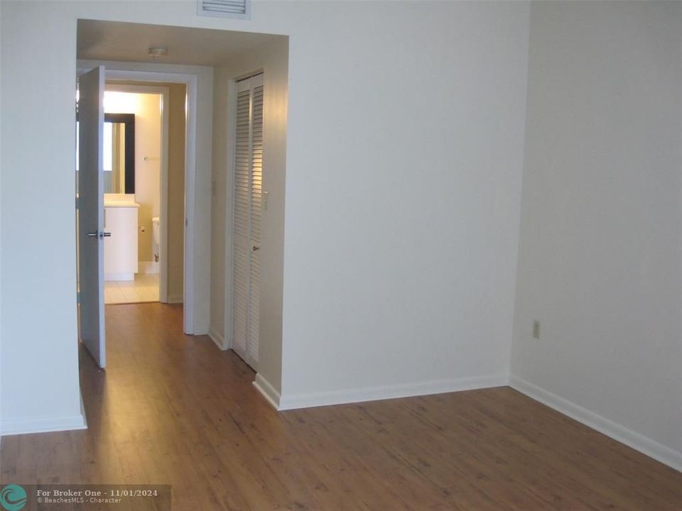 For Rent: $3,200 (2 beds, 2 baths, 1110 Square Feet)