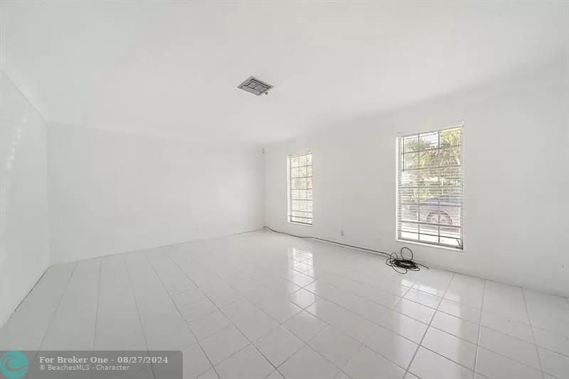 For Rent: $3,300 (3 beds, 2 baths, 2658 Square Feet)