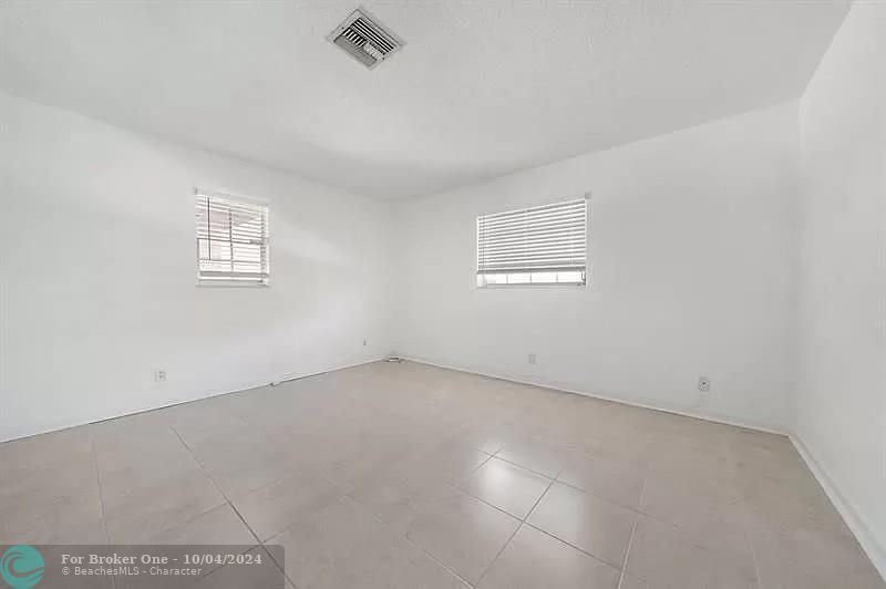 For Rent: $3,300 (3 beds, 2 baths, 2658 Square Feet)