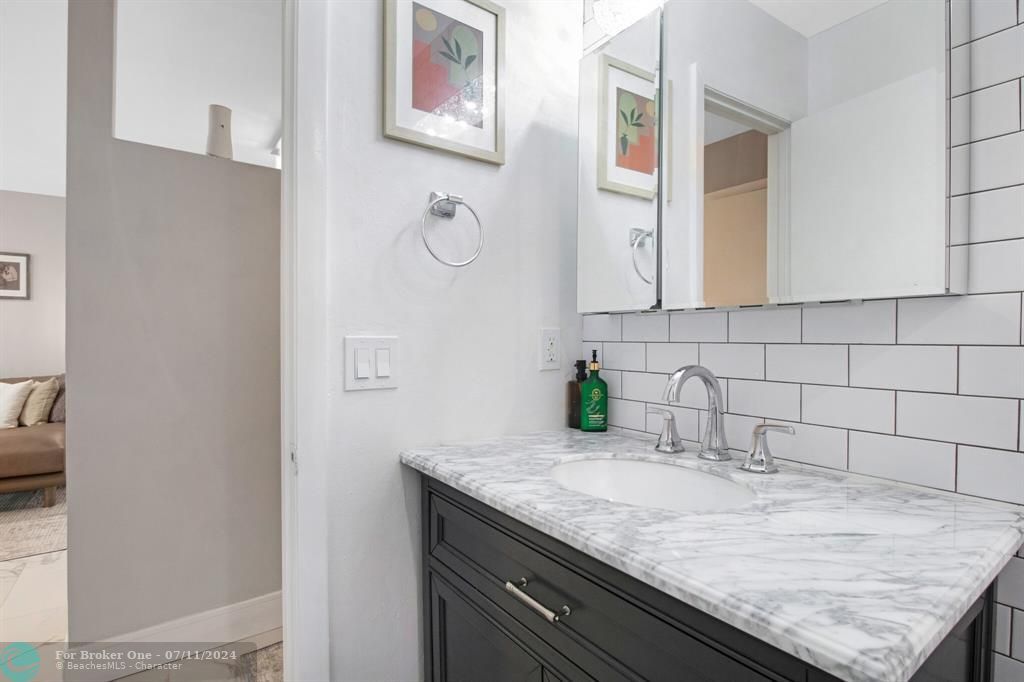 For Sale: $414,900 (2 beds, 2 baths, 988 Square Feet)