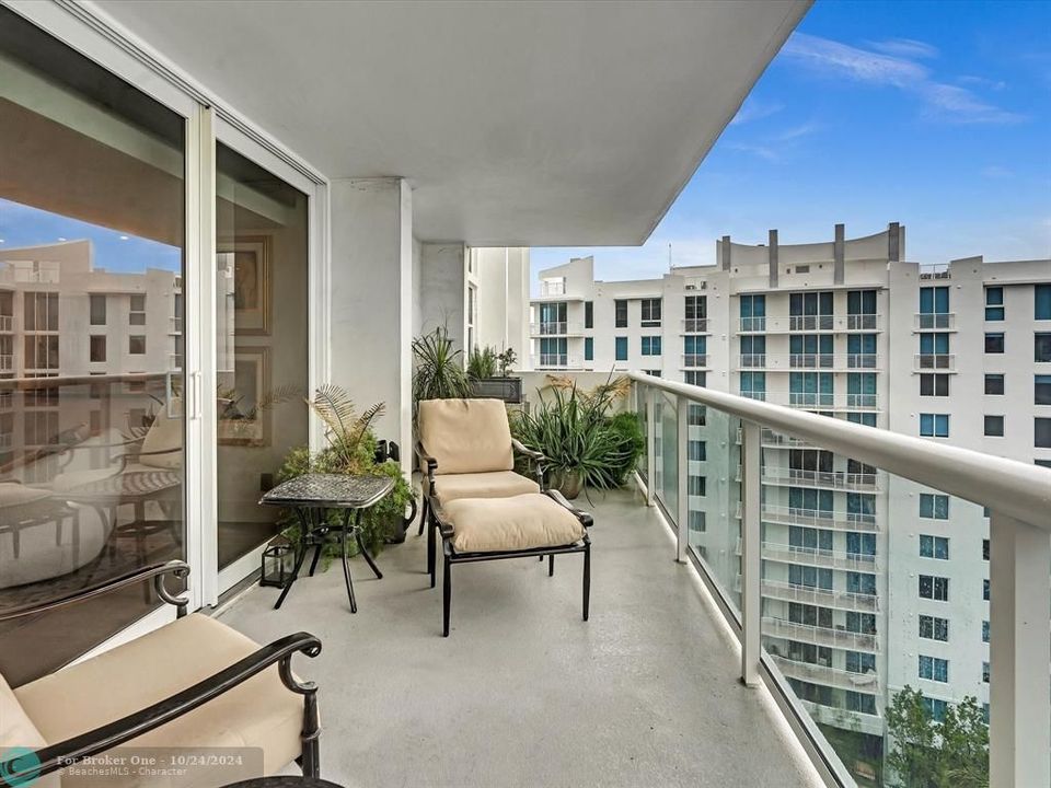 For Sale: $620,000 (2 beds, 2 baths, 1100 Square Feet)