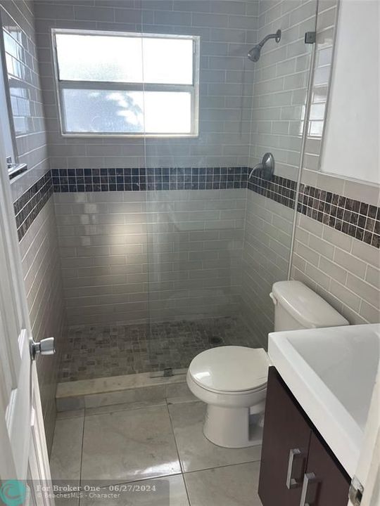 For Rent: $2,100 (2 beds, 1 baths, 760 Square Feet)