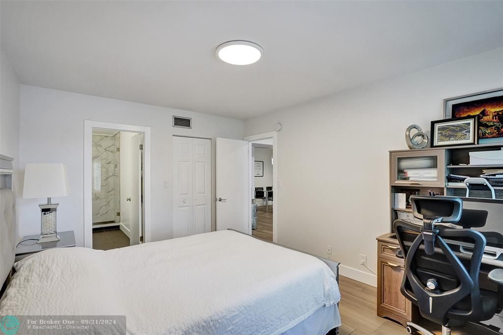 For Sale: $289,000 (2 beds, 2 baths, 936 Square Feet)