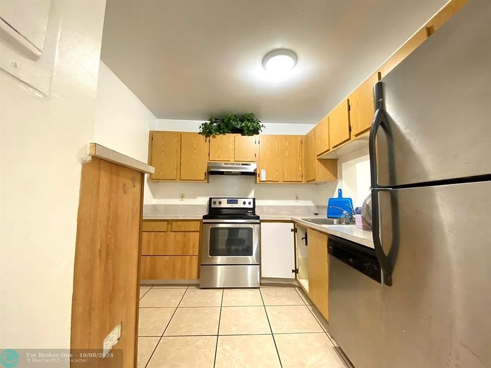 For Rent: $2,800 (3 beds, 2 baths, 1078 Square Feet)