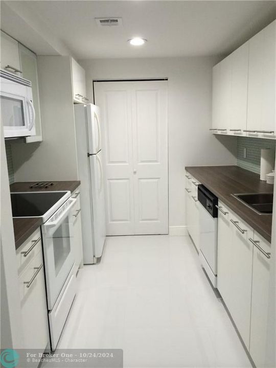 For Rent: $2,100 (2 beds, 2 baths, 933 Square Feet)