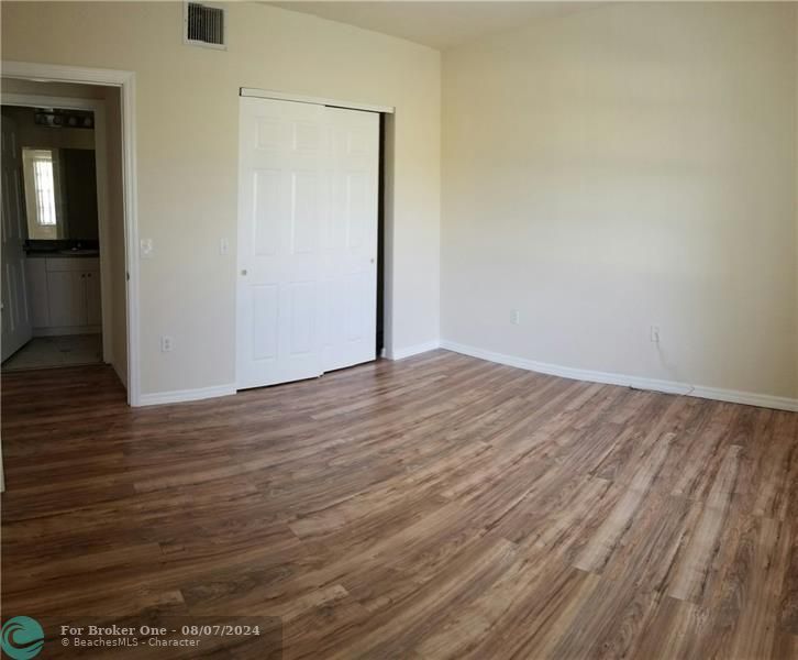 Recently Rented: $1,850 (1 beds, 1 baths, 878 Square Feet)