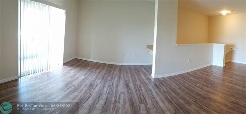 For Rent: $1,890 (1 beds, 1 baths, 878 Square Feet)