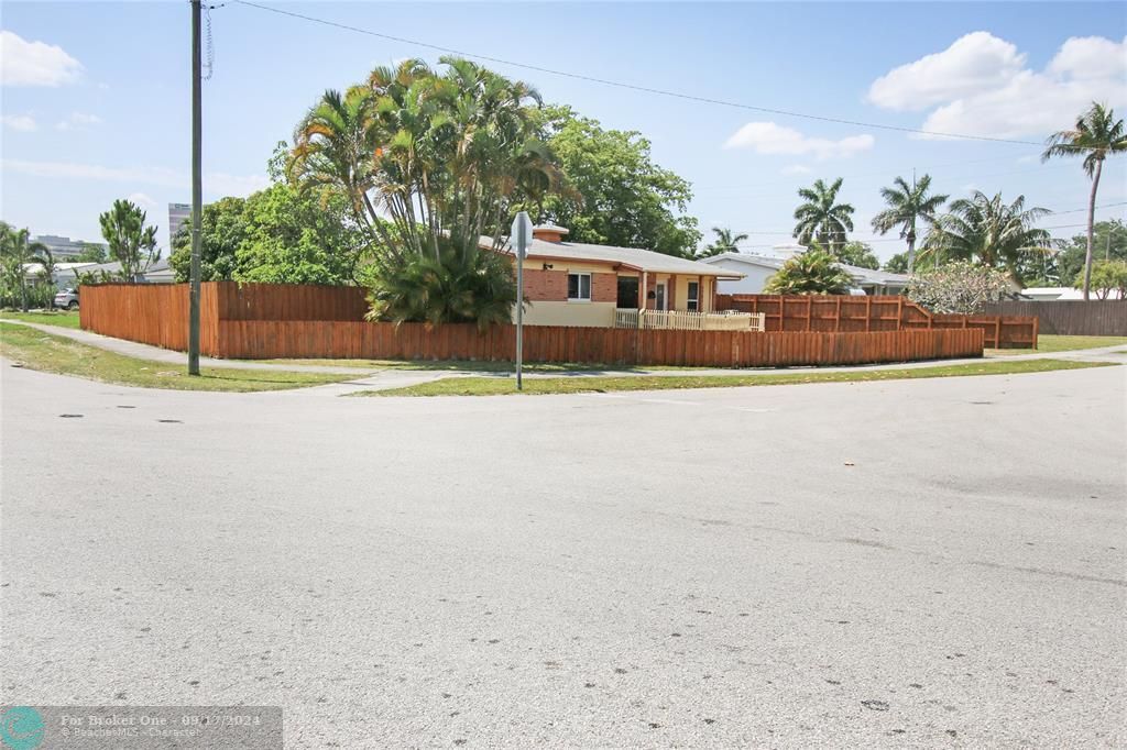 For Sale: $575,000 (3 beds, 2 baths, 1394 Square Feet)